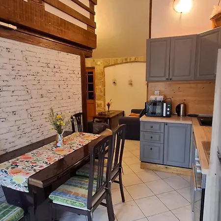 Apartment Stunning View-maleni Vis