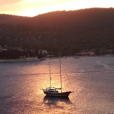 Stunning View-maleni Διαμέρισμα *