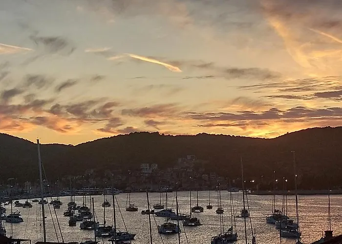 Stunning View-maleni Apartmán Vis