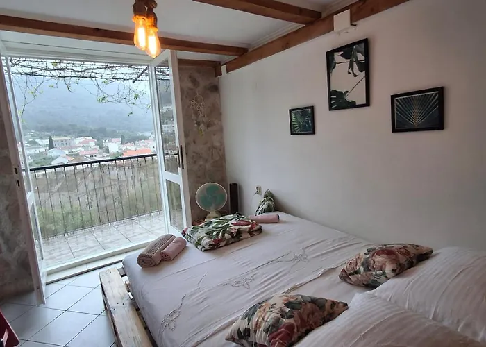 Stunning View-maleni Apartmán